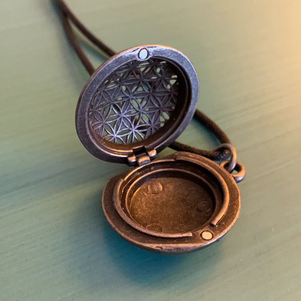 Zen Inspired Locket - Picture 3 of 6